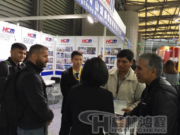 2016年寶馬展客戶洽談現(xiàn)場  2016年寶馬展客戶洽談現(xiàn)場