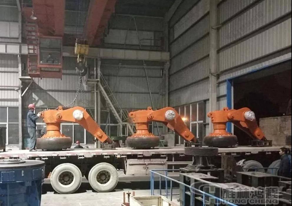 HLMX1700超細立磨發(fā)貨現(xiàn)場-超細立磨機大磨輥裝車 HLMX1700超細立磨發(fā)貨現(xiàn)場-超細立磨機大磨輥裝車