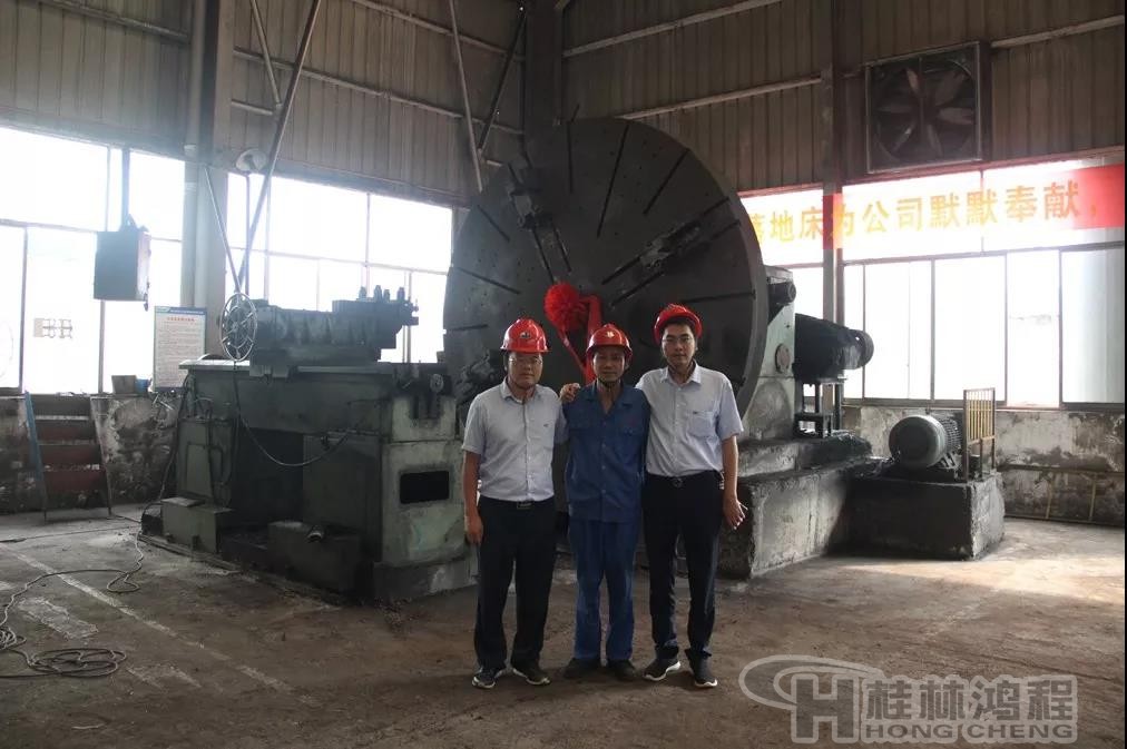 桂林鴻程磨粉機生產設備1-01落地車床光榮退休 桂林鴻程磨粉機設備1-01落地車床光榮退休