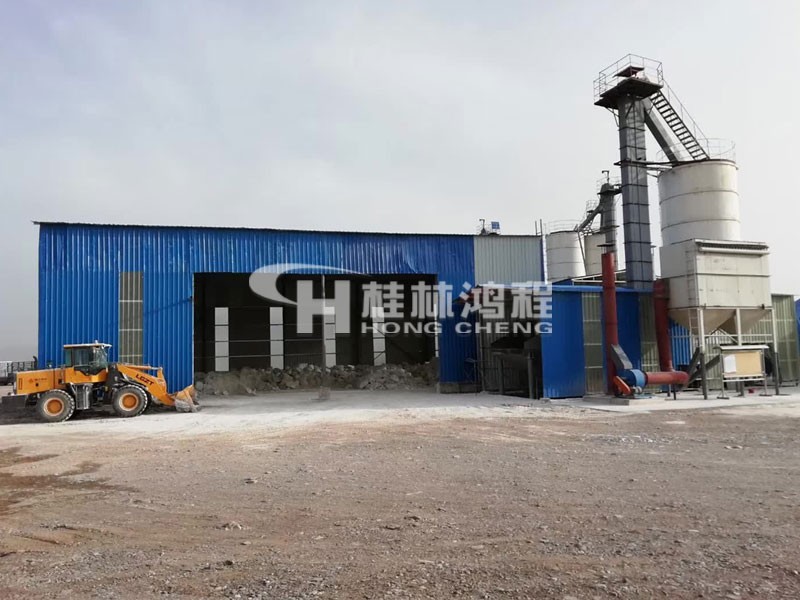 食用石膏粉磨機(jī) HCQ雷蒙磨粉機(jī) 鴻程新疆石膏粉生產(chǎn)線廠房外景 食用石膏粉磨機(jī) HCQ1500雷蒙磨粉機(jī) 鴻程新疆石膏粉生產(chǎn)線