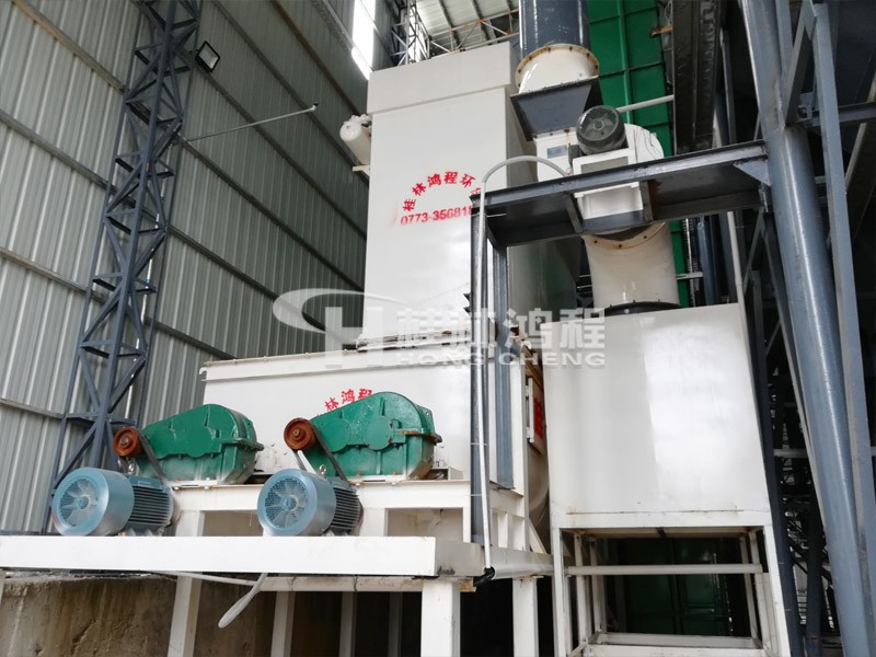 廣西平南某熟石灰加工廠HCQ1500新型熟石灰磨粉機(jī)生產(chǎn)線現(xiàn)場(chǎng) 廣西平南某熟石灰加工廠HCQ1500新型熟石灰磨粉機(jī)生產(chǎn)線現(xiàn)場(chǎng)