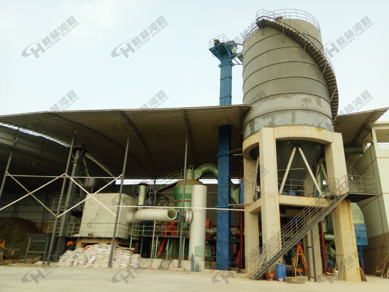 脫硫石膏粉生產線設備HLM26立磨 脫硫石膏粉生產線設備HLM26立磨