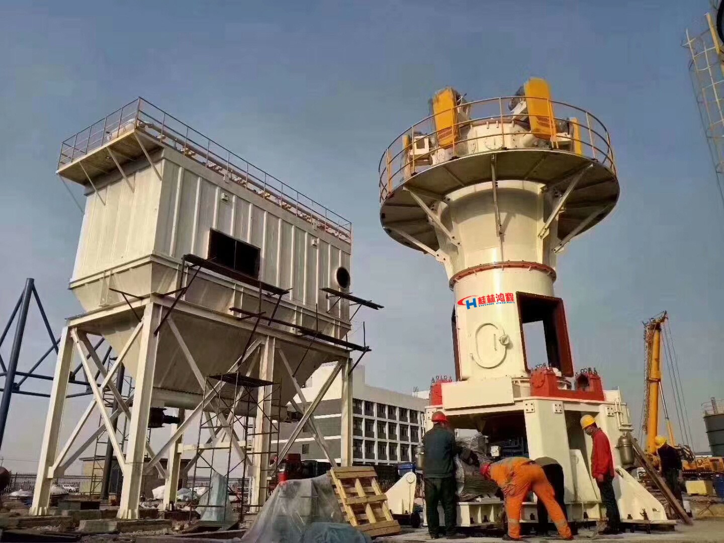 石灰膏立式磨粉機桂林鴻程西北客戶第4臺開始安裝g 石灰膏立式磨粉機桂林鴻程西北客戶第4臺開始安裝