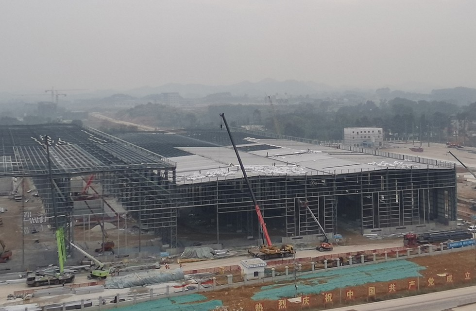 桂林鴻程礦山投資兩江寶山工程進(jìn)度，2022年1月4日桂林鴻程礦山機械寶山工業(yè)園車間封頂大吉。